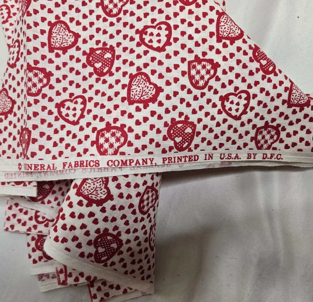 VINTAGE‎ Valentine's Day heart print red and white fabric 4+ yards